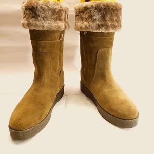 Salvatore Ferragamo FALCON Shearling boots like new. Real shearling Size 7